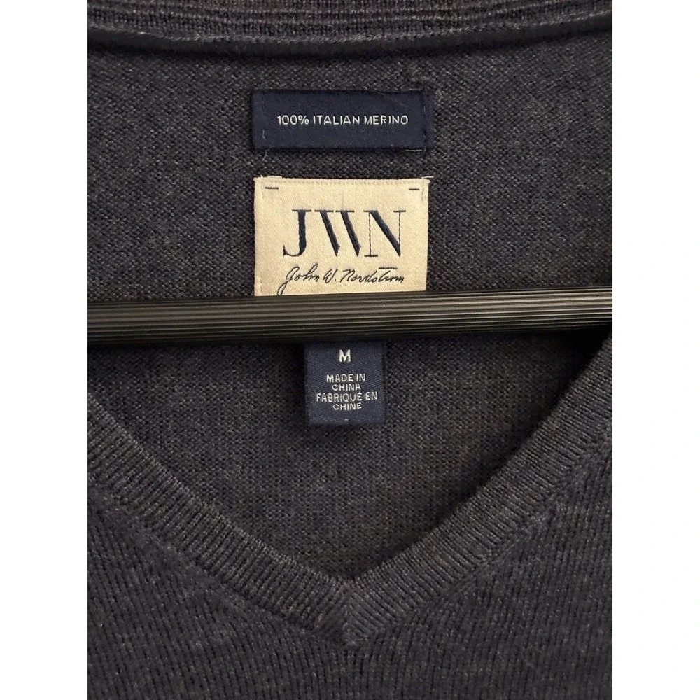 John W Nordstrom JWN Men's Navy V-Neck Sweater 100% Italian Merino Wool Size M